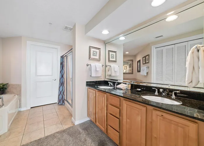 The Colonnades 703 Holiday home